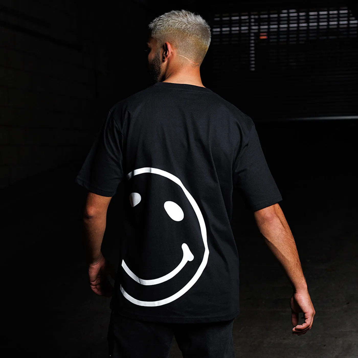 Side Smiley Back - Oversized Tshirt - Black