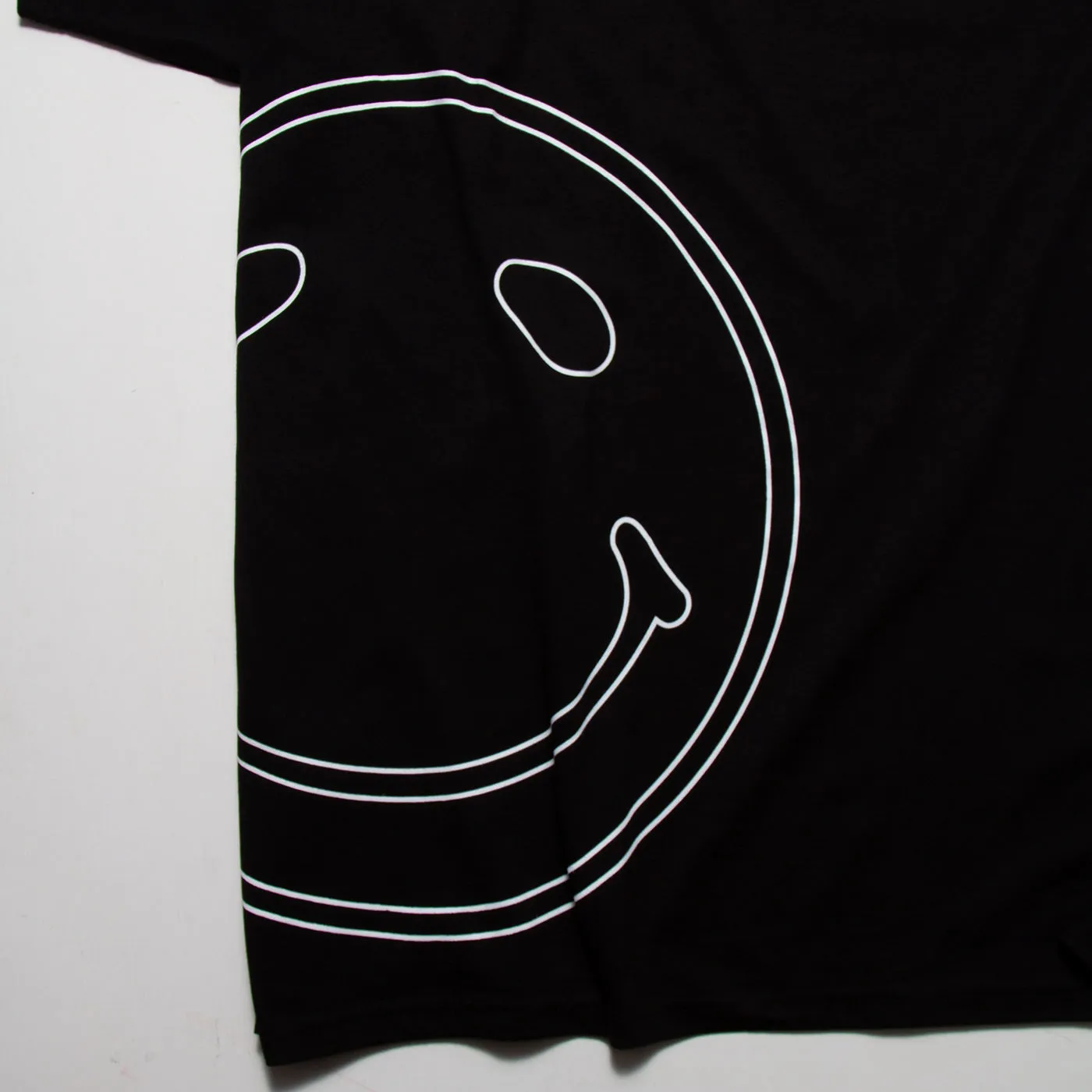 White Outline Side Smiley - Oversized Tshirt - Black