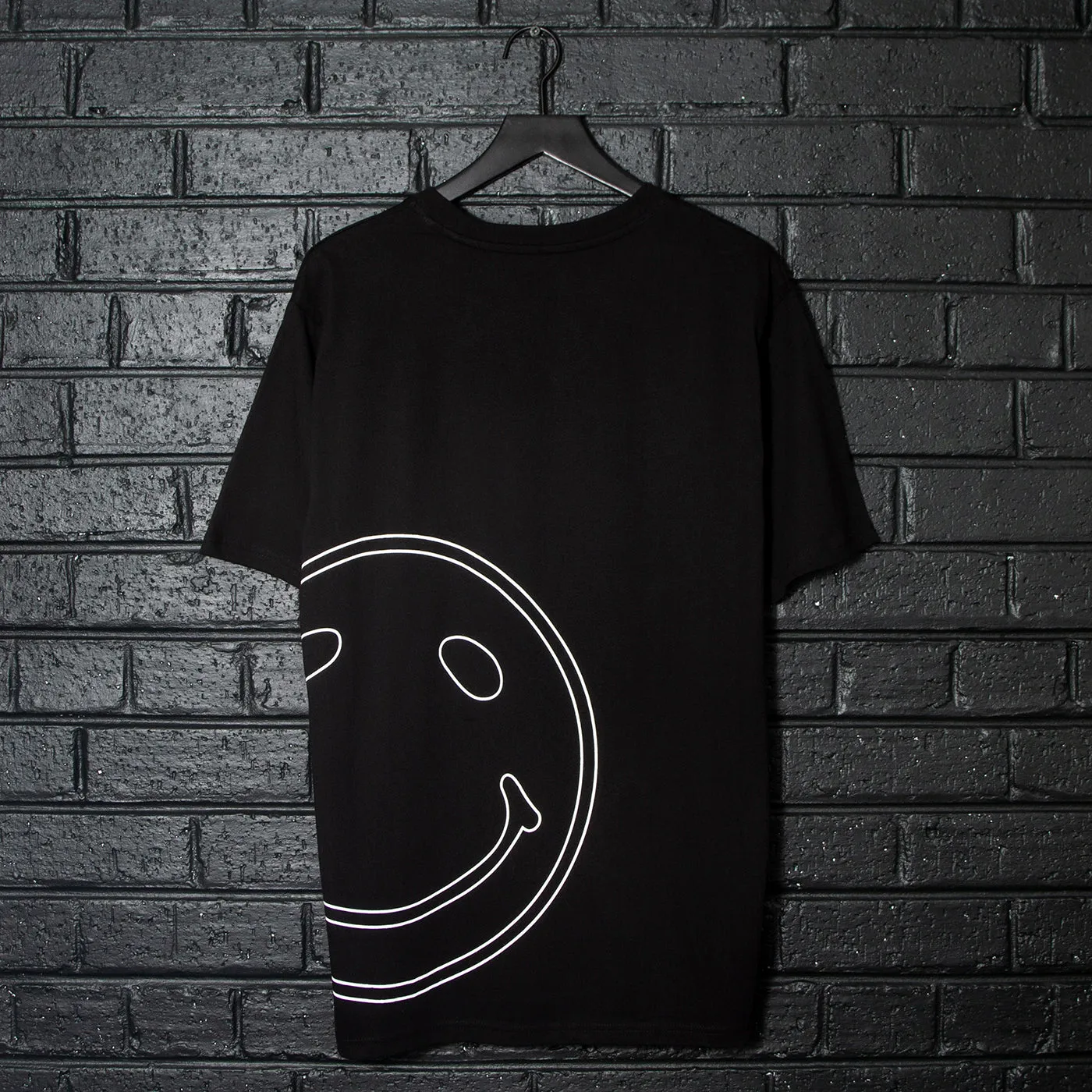 White Outline Side Smiley - Oversized Tshirt - Black